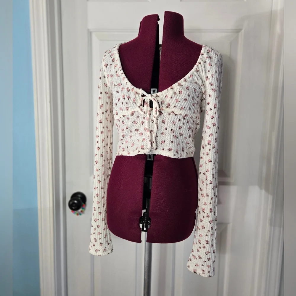 Aeropostale White Medium Waffle Knit Cropped Long Sleeve Floral Top - Picture 8 of 9